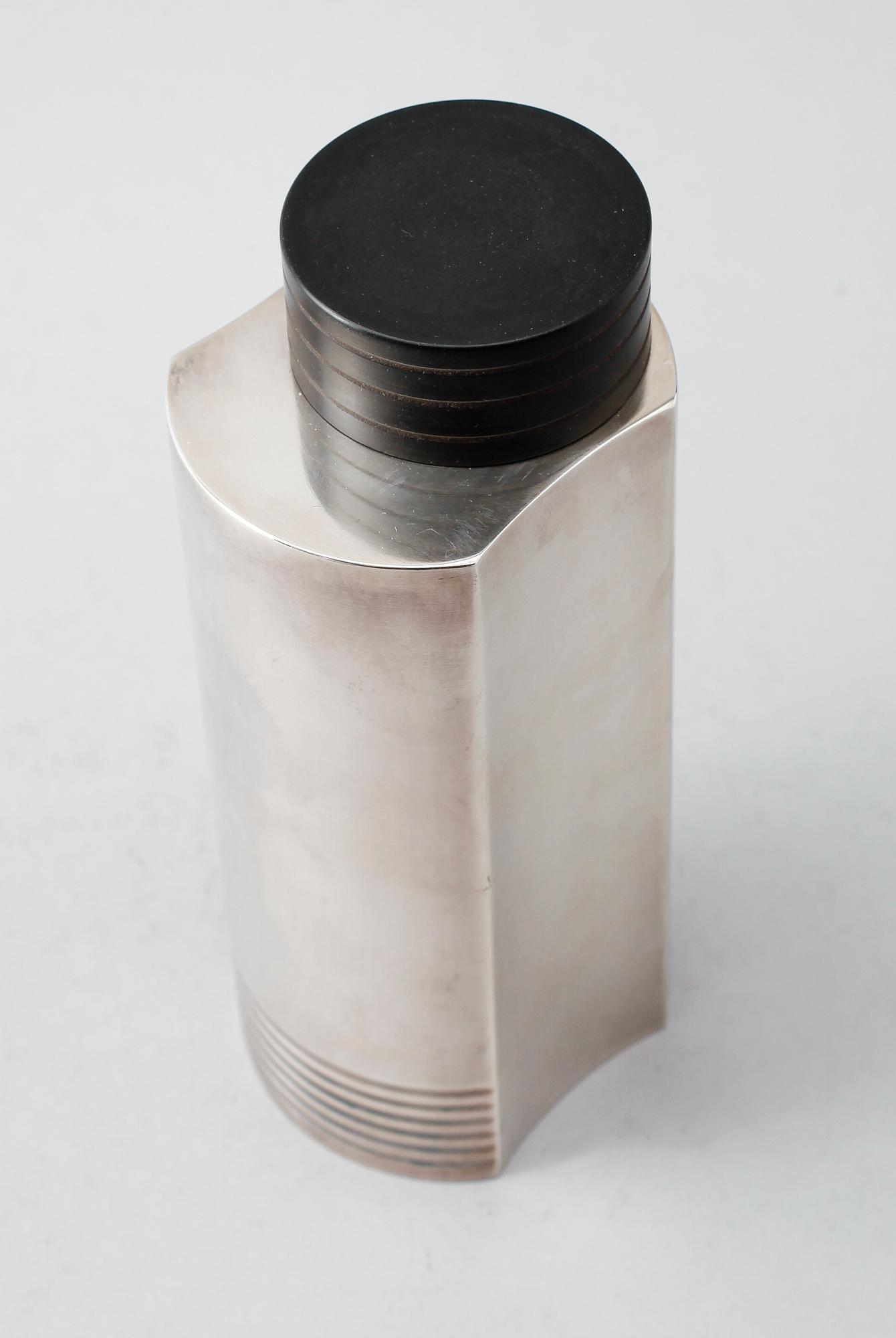 SHAKER, nysilver, Folke Ahrström, GAB, Stockholm, 1900-talets första hälft.
