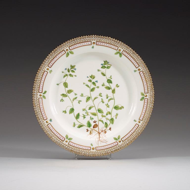 A set of 13 Royal Copenhagen 'Flora Danica' dinner plates, Denmark, 20th Century.