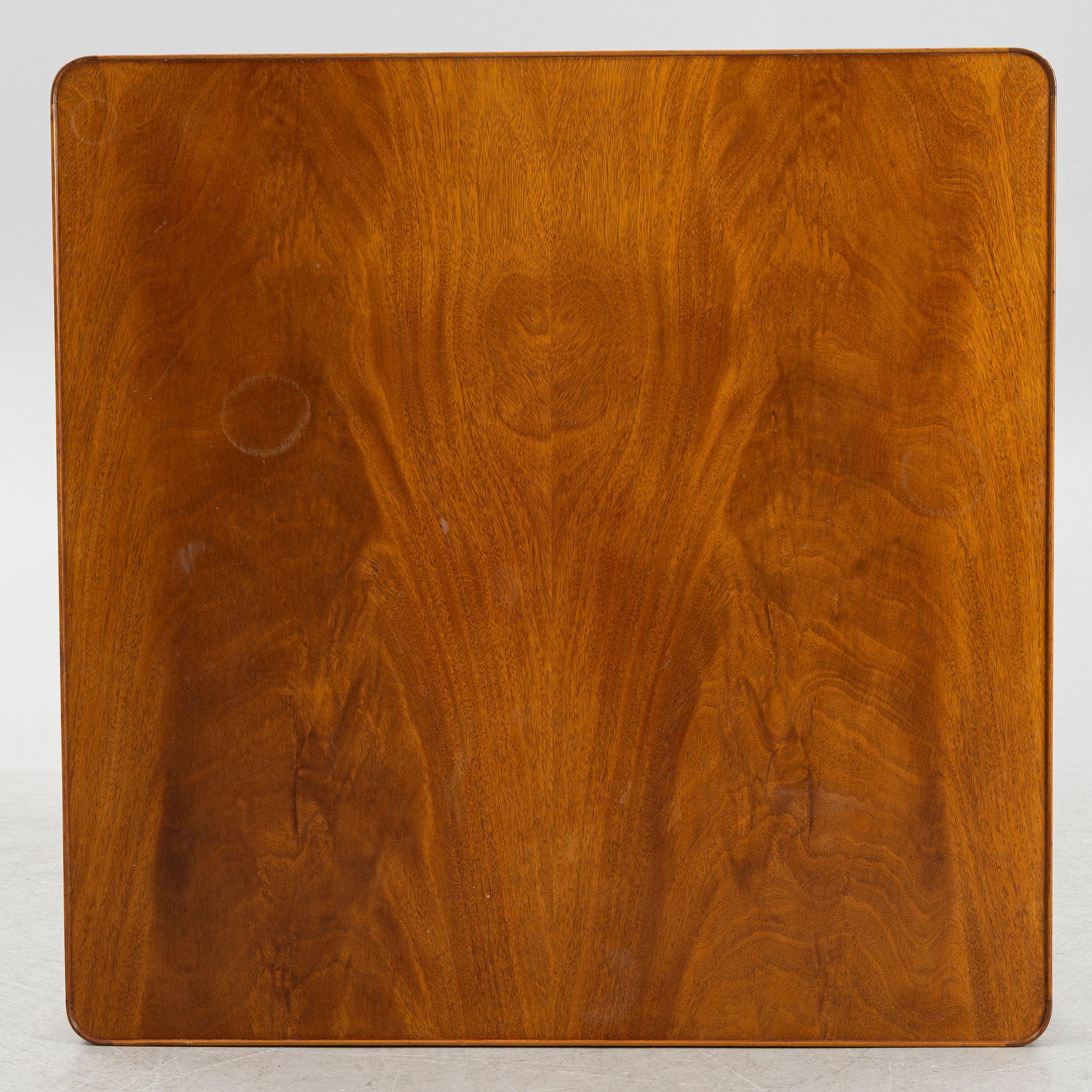 Josef Frank, soffbord, "Diplomat", modell 2073, Firma Svenskt Tenn, 1900-talets andra hälft.