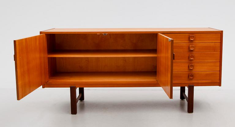 SIDEBOARD, 1970-tal.
