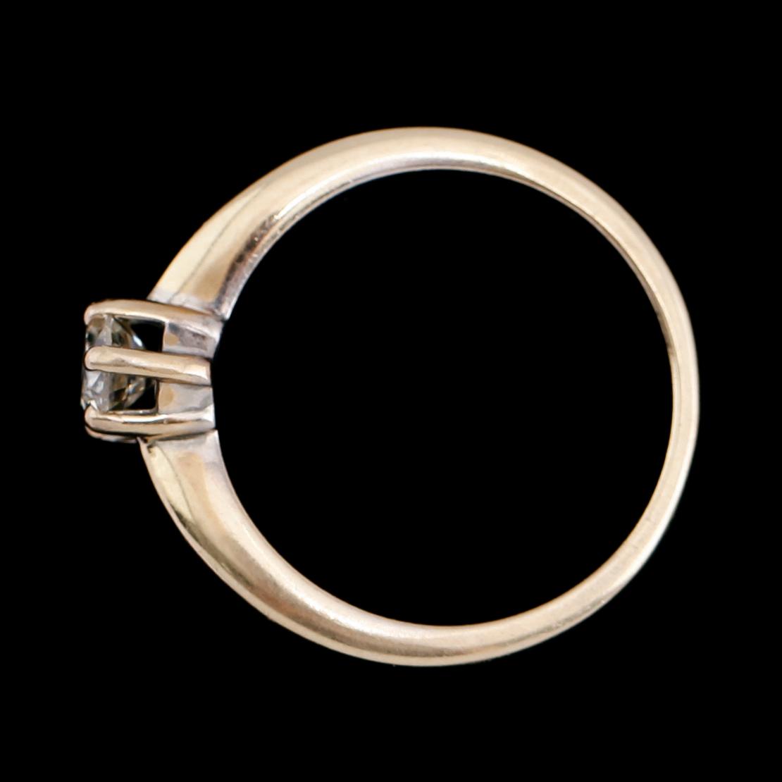 RING, 18 k rött guld,  briljantslipad diamant ca 0.43 ct. Vikt ca 4 g.