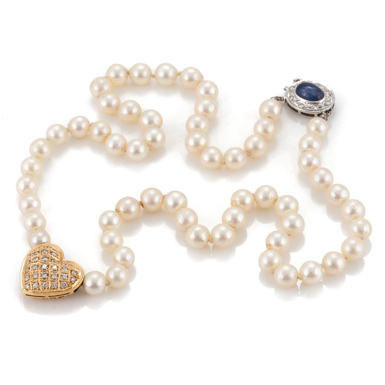 A necklace of cultured pearls with an 18K gold pendant and a clasp set with eight-cut diamonds.