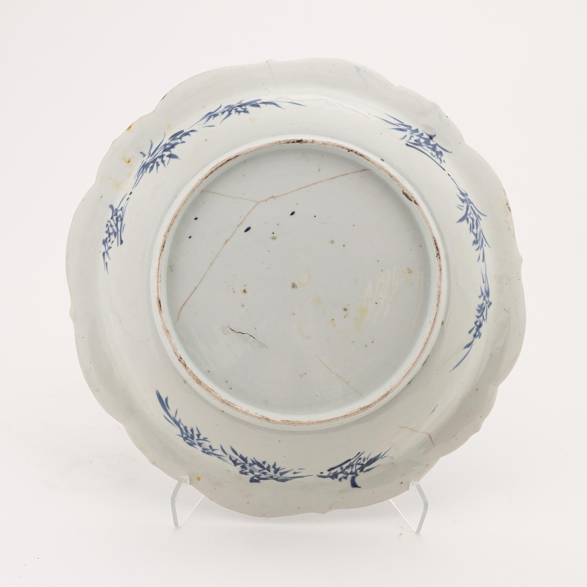 Fat, porslin. Japan, 1700-tal.