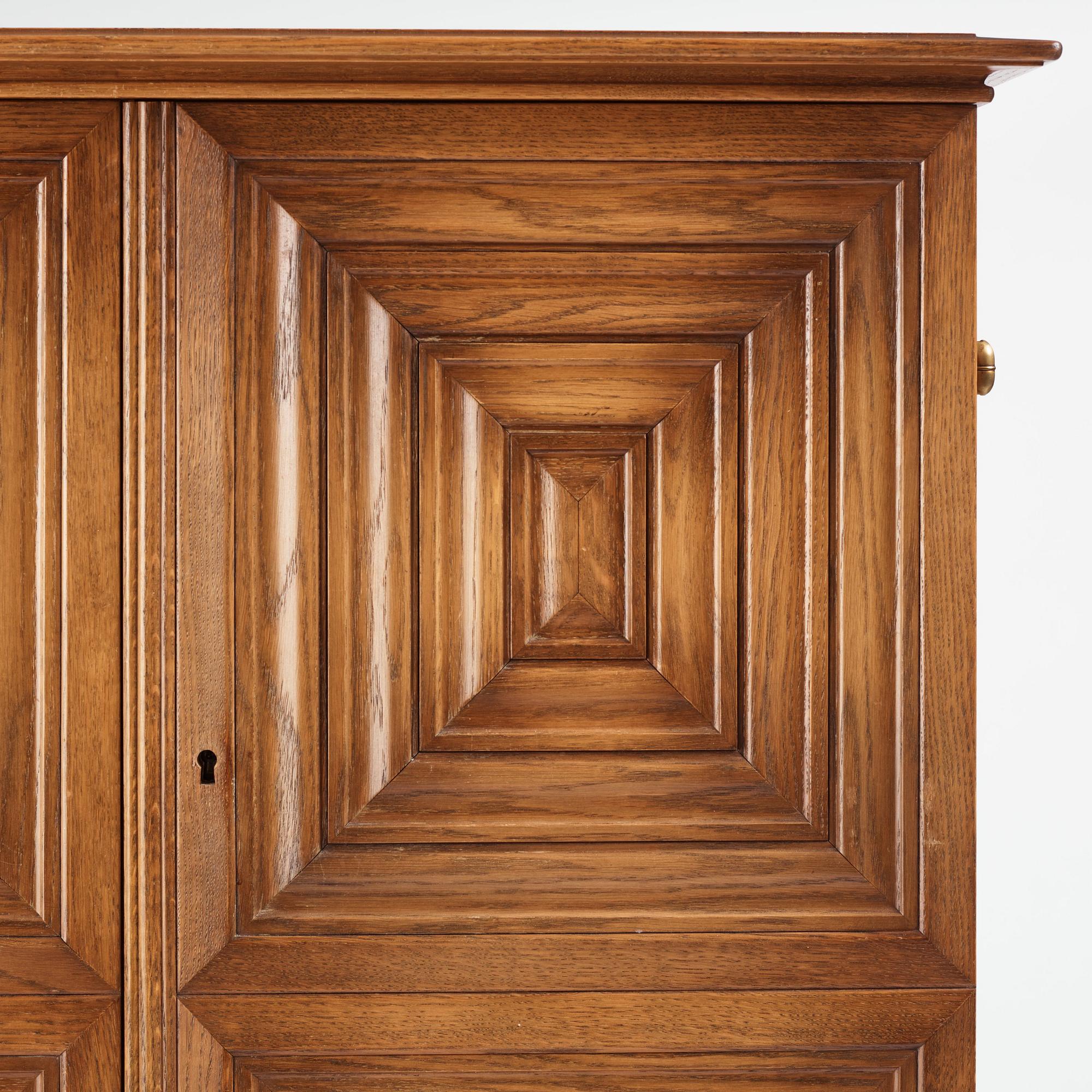 Oscar Nilsson, attributed to, a Swedish Modern oak cabinet, likely executed by Åfors Möbelfabrik, 1940s.