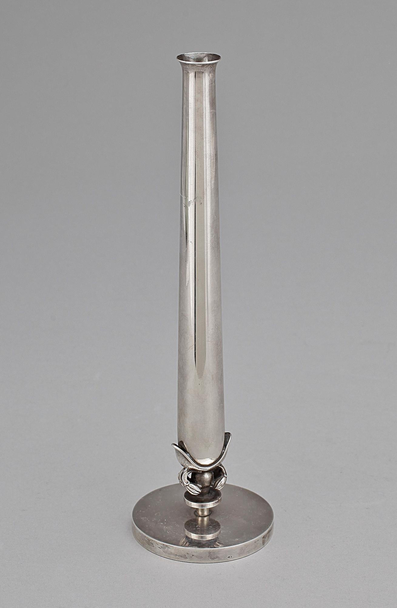 ORKIDÉVAS, sterlingsilver, Harald Nielsen för Georg Jensen, modell 757. Vikt ca 195 gram.