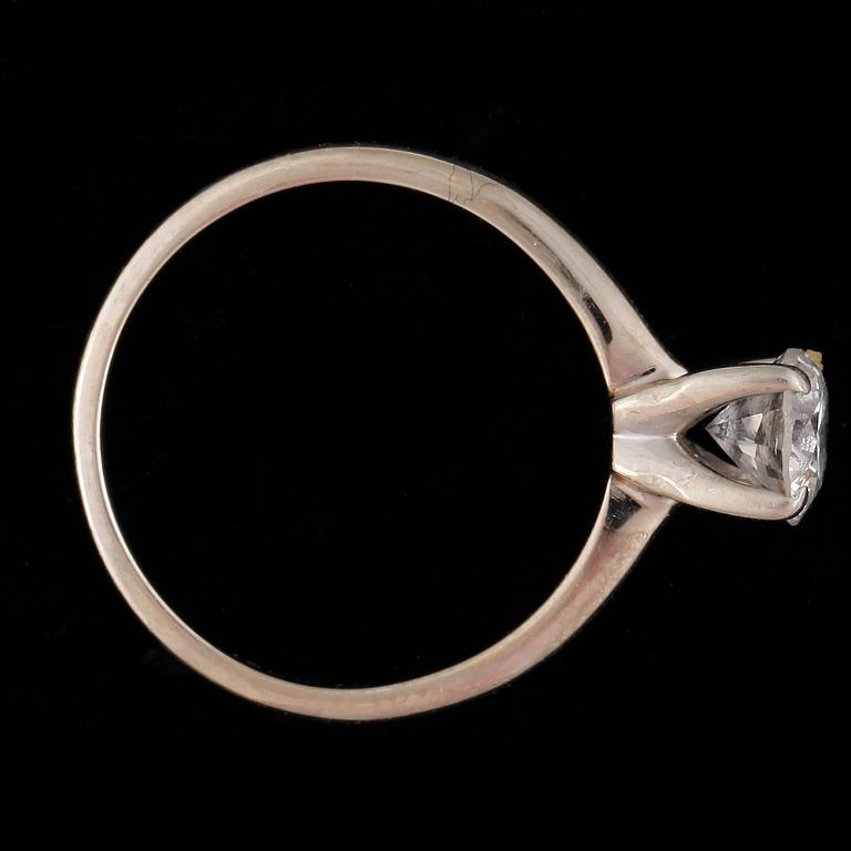 RING, 18k vitguld med briljantslipad diamant, ca ca 0,7 ct. Vikt ca 2,6 gram.