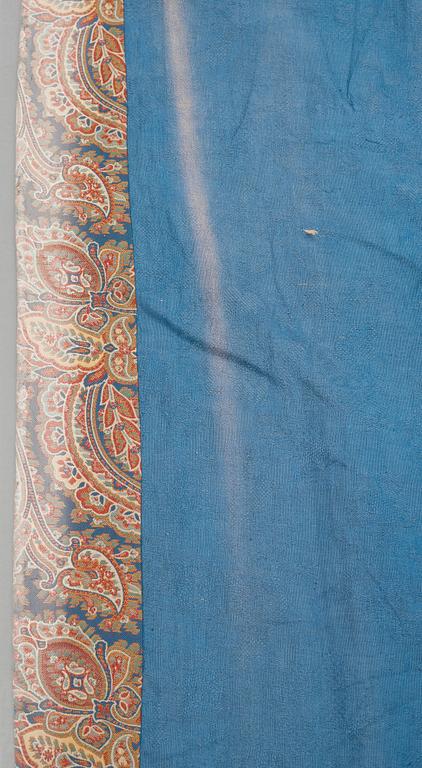 A BEDSPREAD, A BEDSKIRT AND CURTAINS 2 pcs. Probably Rubelli, second half of the 20th century.