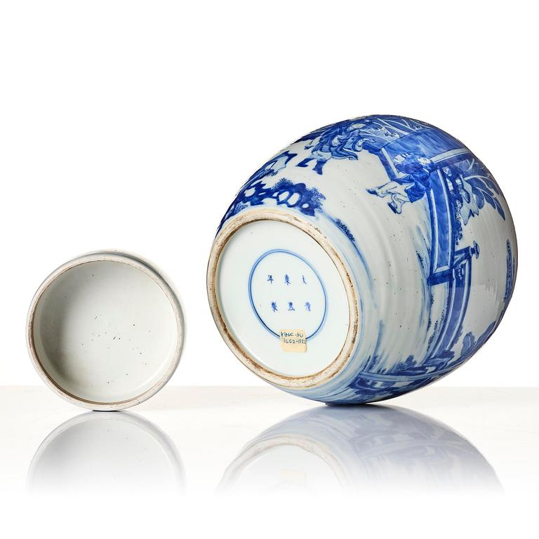 A finely painted blue and white jar with cover, Qing dynasty, 19th century. The cover, 17th century.