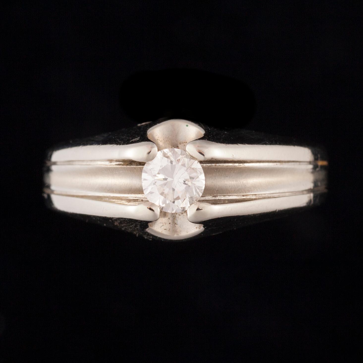 RING, 18K vitguld, briljantslipad diamant. Vikt ca 8,1 g.