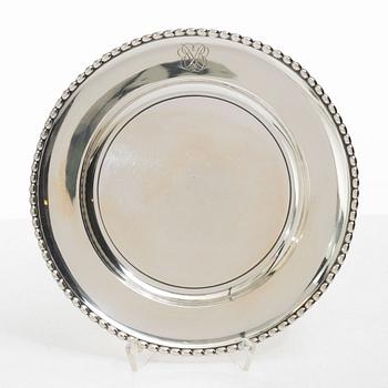 12 plates and 12 side plates, silver, marks of GAB and Edlund's silverware factory, Stockholm 1946 and 1974.