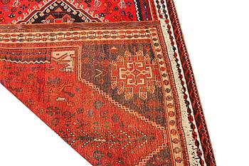 A Kashgai carpet a. 280 x 183 cm.