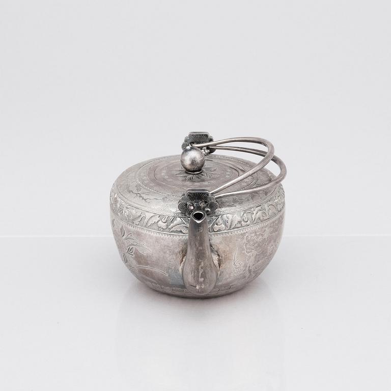 Tekanna med lock, silver. Qingdynastin (1664-1912).