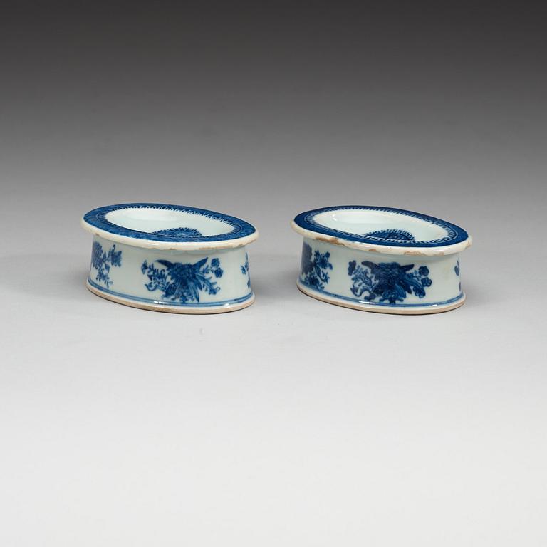A pair of blue and white salts, Qing dynasty, Jiaqing (1796-1820).