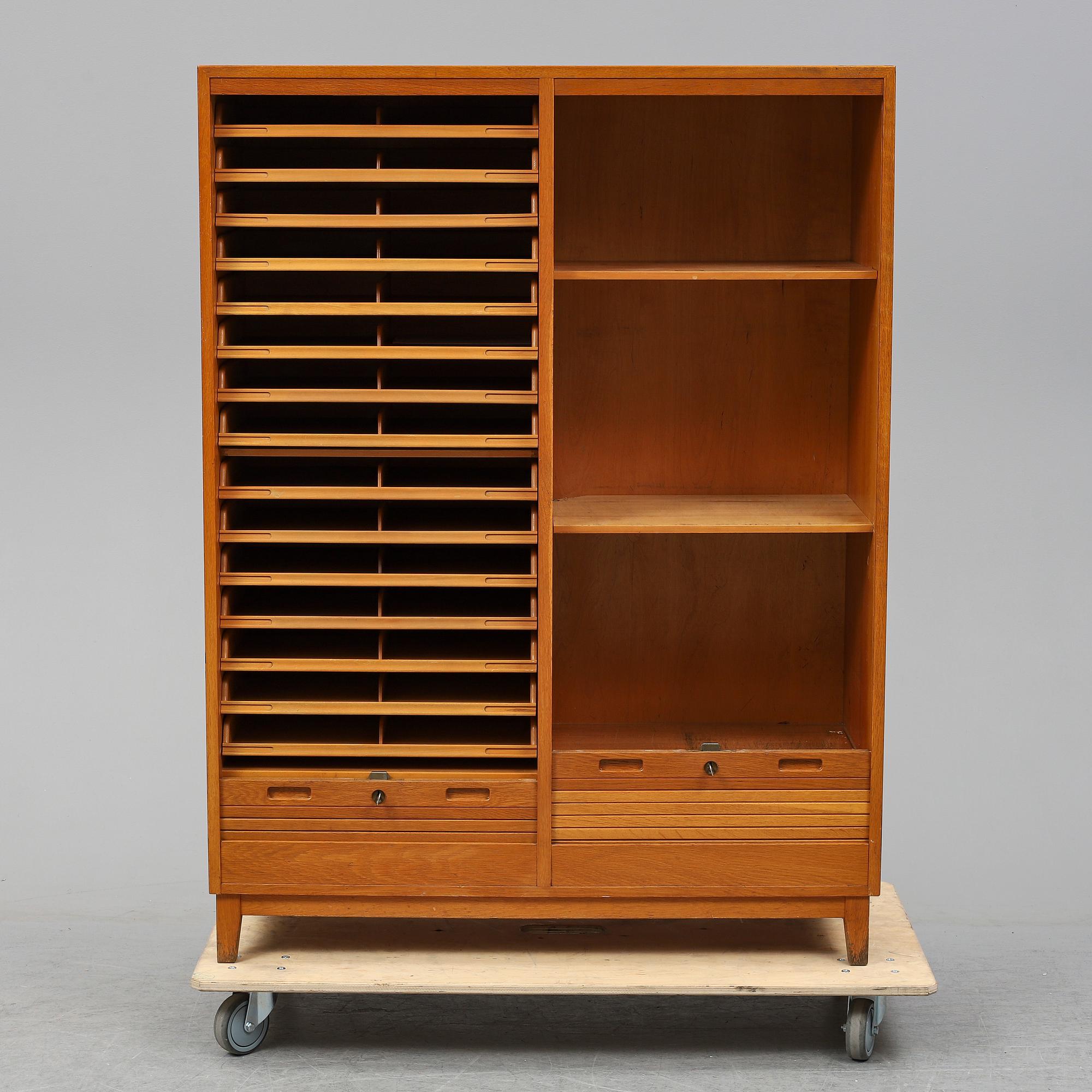 JALUSISKÅP,  1900-talets första hälft.