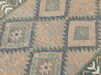 A Kilim rug, approx. 290 x 195 cm.