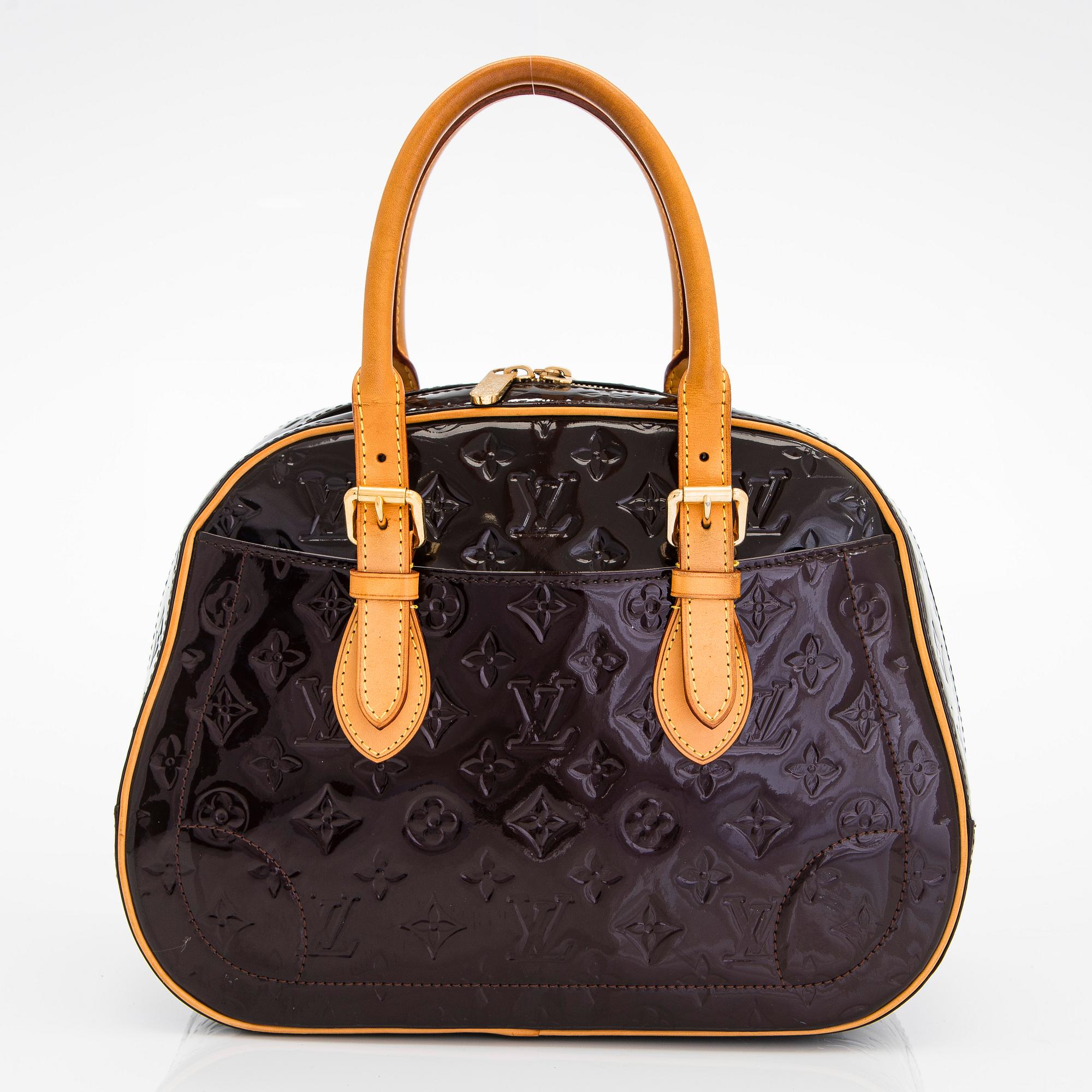 Louis Vuitton, a Monogram Vernis leather "Summit Drive" bag.