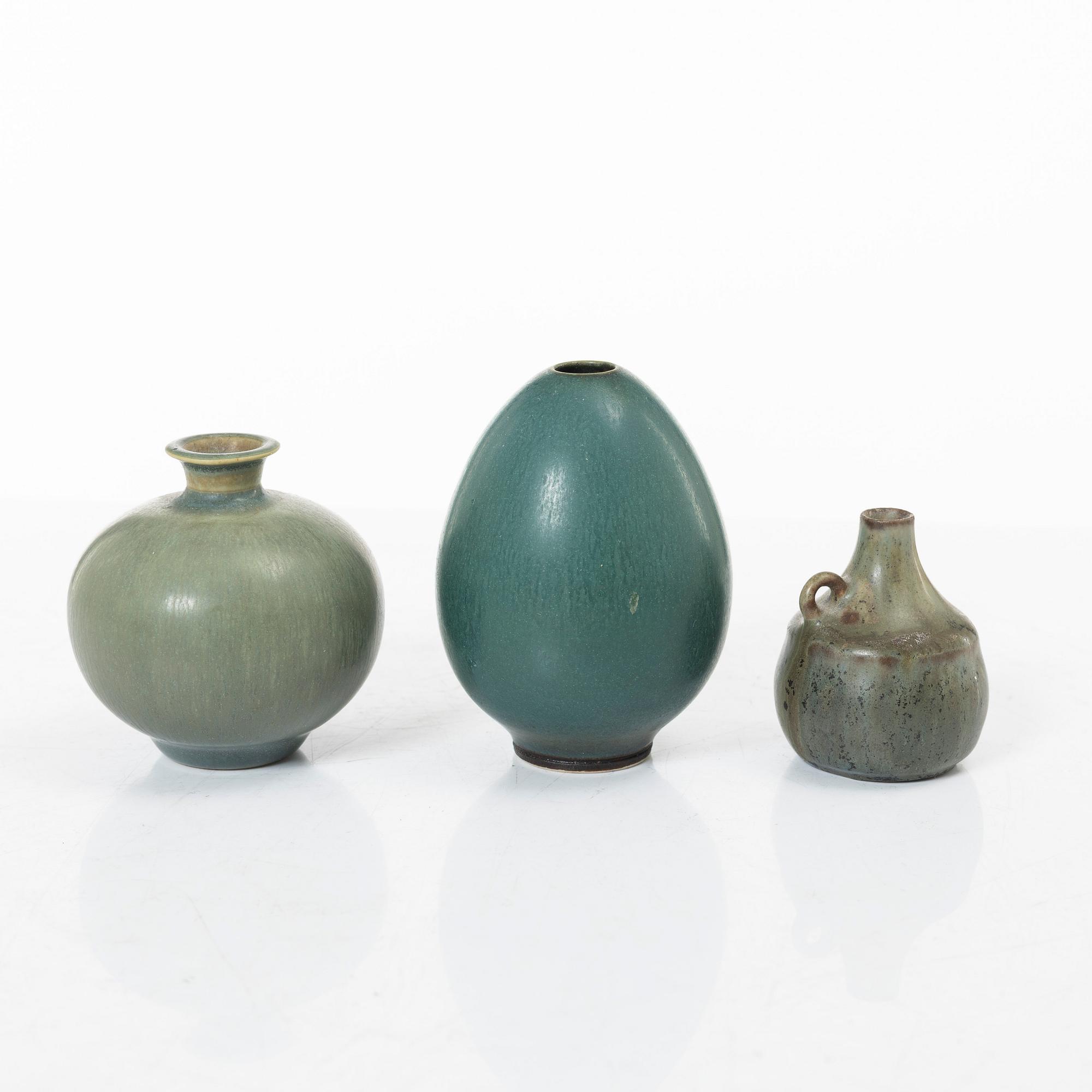 Miniatyrer, tre stycken, stengods, Berndt Friberg och Carl-Harry Stålhane, Gustavsberg respektive Rörstrand.