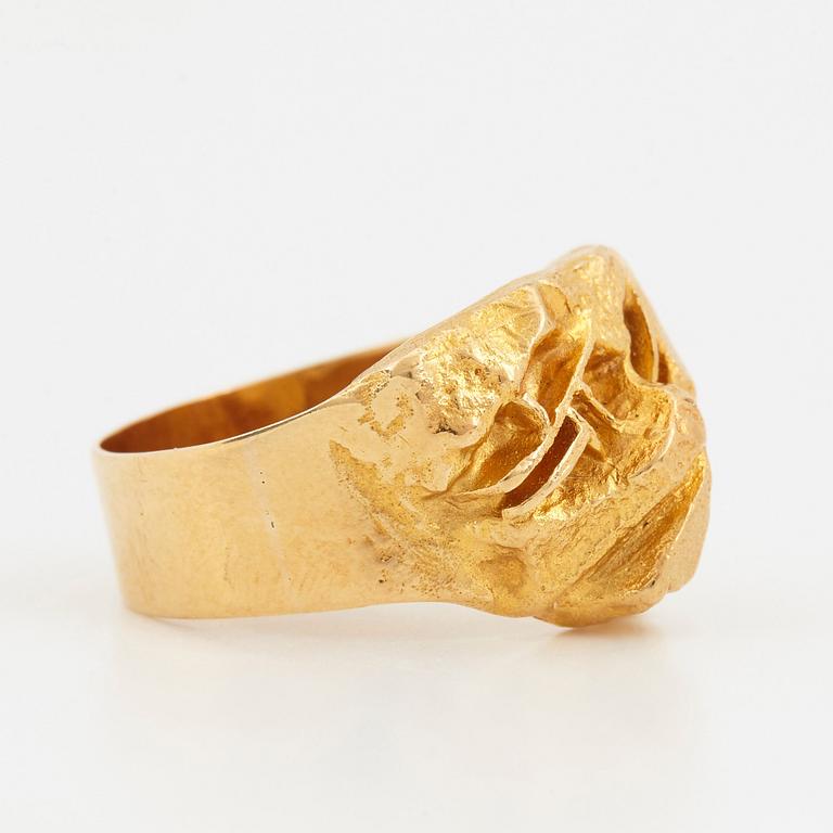 An 18K gold Lapponia ring "Samurai"  design Björn Weckström.