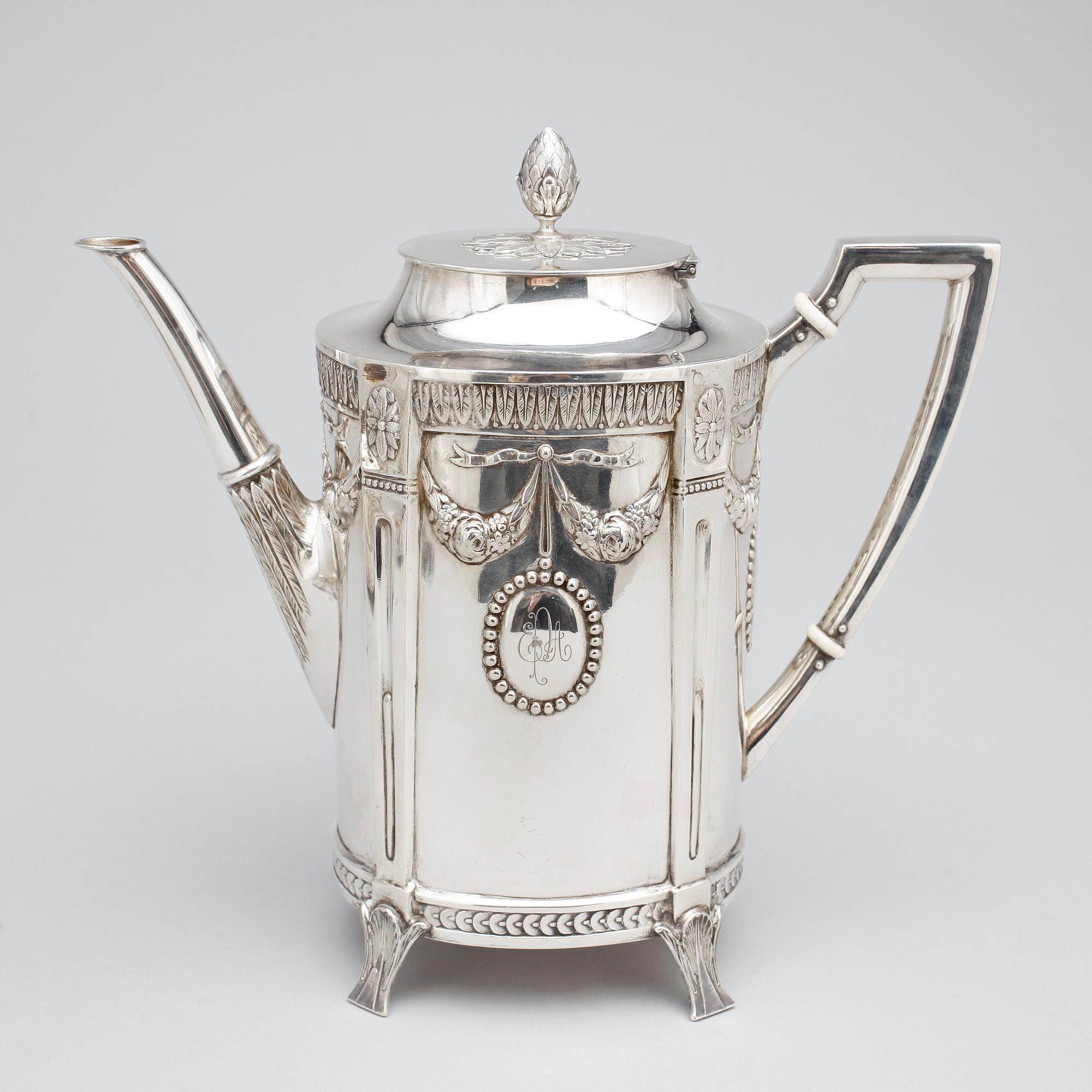 KAFFESERVIS, 3 delar, silver, CG Hallberg, Stockholm 1916, tot vikt ca 1012g.