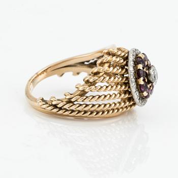 Ring, 18K gold with brilliant-cut diamonds and red stones, likely rubies.