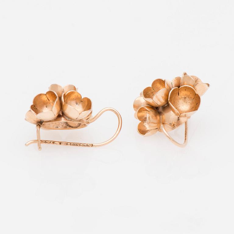 ÖRHÄNGEN OCH RING, guld 14k, design Liisa Vitali, Helsingfors 1970 och 1971, N.Westerback. Total vikt 12 g.