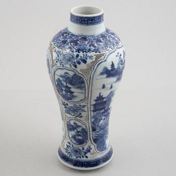 Ten pieces of Chinese porcelain, Qing dynasty 18th century,.