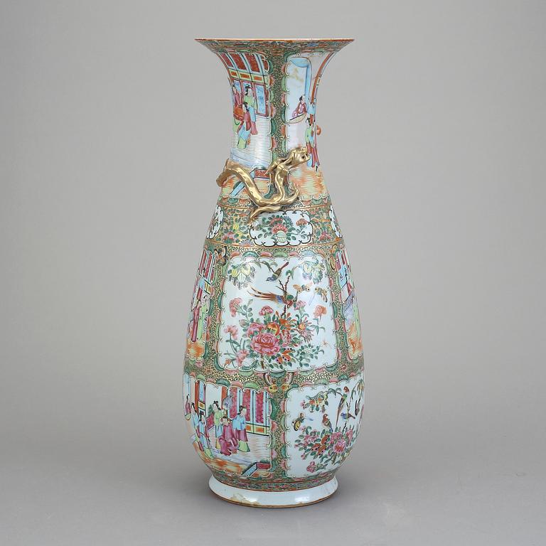 GOLVVAS, porslin, Kina, omkring 1900.