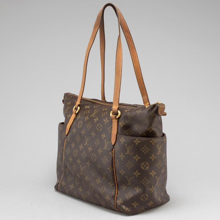 LOUIS VUITTON, a 'Totally MM' mogogram canvas bag.