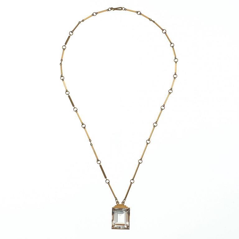 A Wiwen Nilsson 18k gold and rock crystal pendant and chain, Lund 1943.