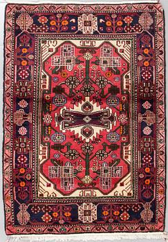 A NAHAVAND RUG, 158 x 110 cm.