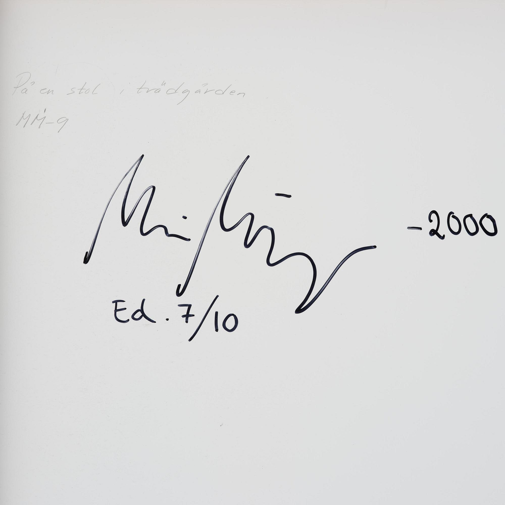 Maria Miesenberger, "Utan titel (På en stol i trädgården)",, 2000.