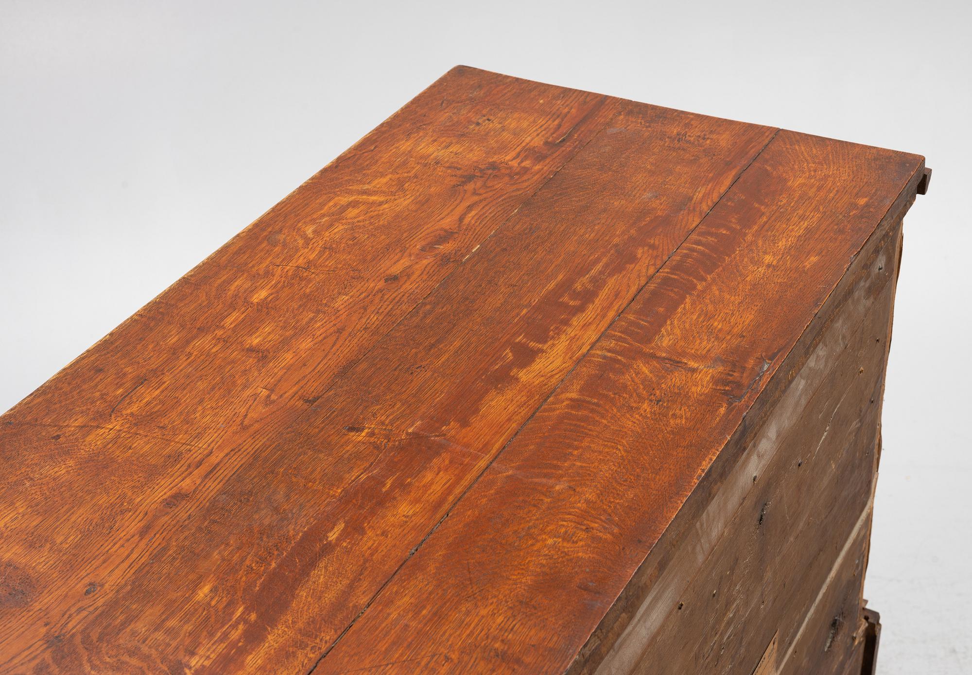 Chest of drawers, late Gustavian, circa 1800.