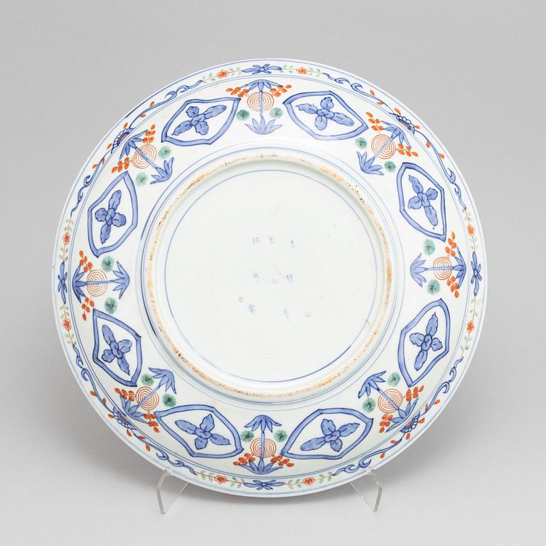 A Japanese porcelain dish, Meiji (1868-1912).