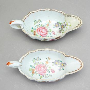 SÅSSNIPOR, ett par. Porslin, Kina, Qing dynastin, Qianlong, 1736-95.