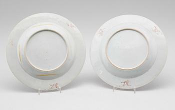 TALLRIKAR, 1 par, porslin, Kina, 1700-tal.