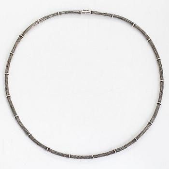 Saara Hopea, a silver necklace. Ossian Hopea, Porvoo, Finland 1989.