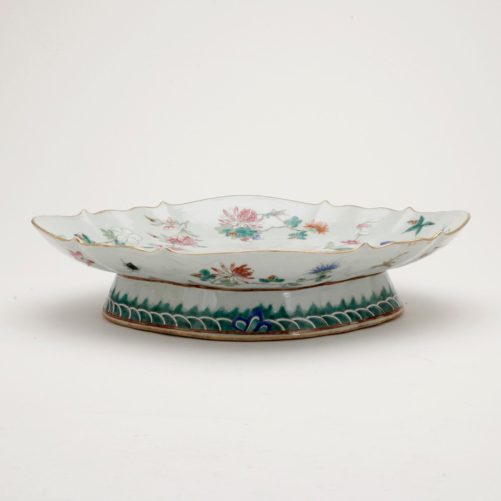 SKÅLFAT, porslin, sannolikt Tongzhi, Kina 1800-tal.