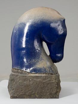 An Ulla & Gustav Kraitz stoneware sculpture of a horse head, Fogdarp, Förslövsholm.