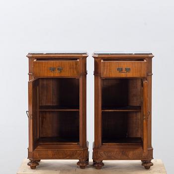 SÄNGBORD ett par 1900-talets första hälft.