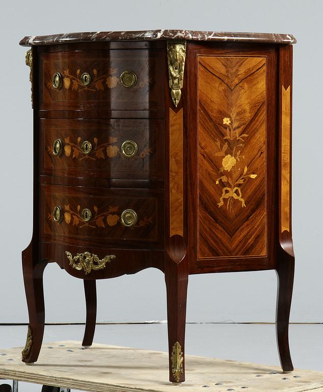BYRÅ, Louis XVI-stil, 1900-tal.