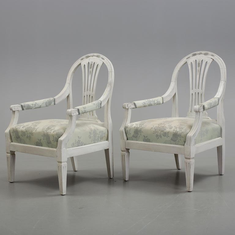 SOFFA OCH KARMFÅTÖLJER 1 par, gustaviansk stil, 1900-talets första hälft.