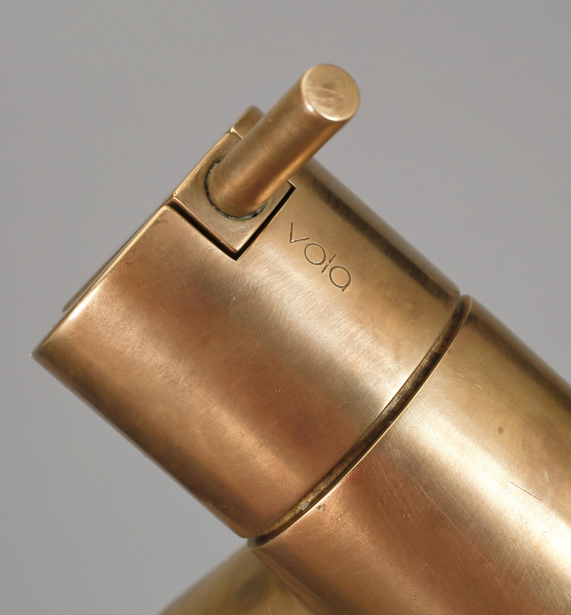 ARNE JACOBSEN, kökskran, patinerad mässing, för Vola, modell, "KV1". 1900-talets andra hälft.