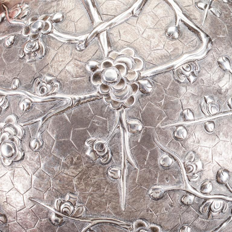VAS, silver, Wang Hing Co, Hongkong, Kina sekelskiftet 1800/1900. Vikt ca 390,7 g.