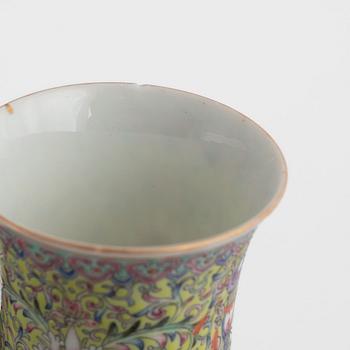 Vas, äggskalsporslin, Kina, 1900-tal.