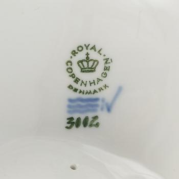 Theodor Madsen, figuriner, 2 st, Royal Copenhagen, Danmark, 1957.