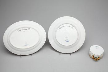 FAT, TALLRIK samt ASK MED LOCK, porslin, "Flora Danica", Royal Copenhagen.