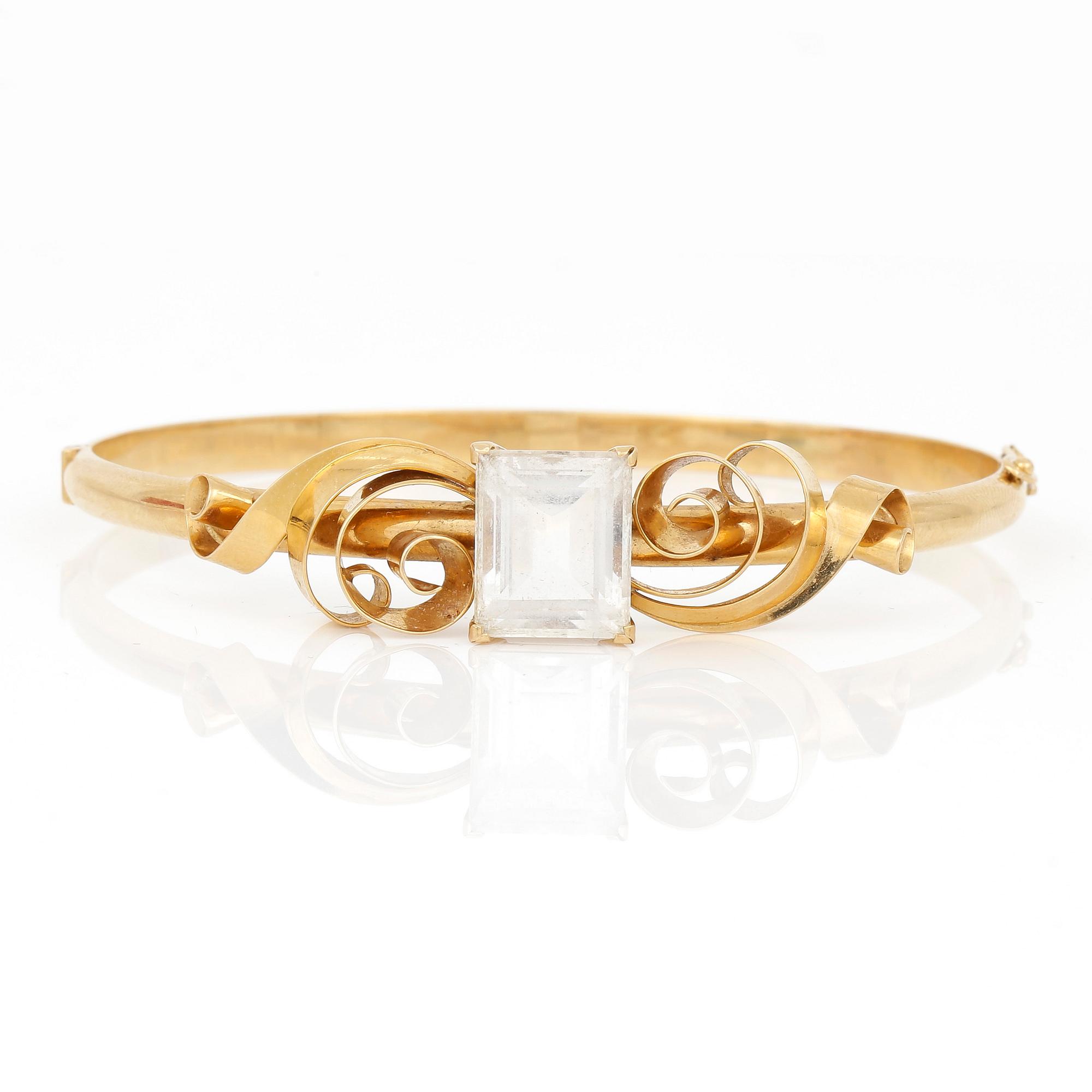 ARMBAND, 18K guld med bergskristall ca 6,40 ct, Guldvaruhuset, Stockholm, 1949. Vikt ca 13 g.