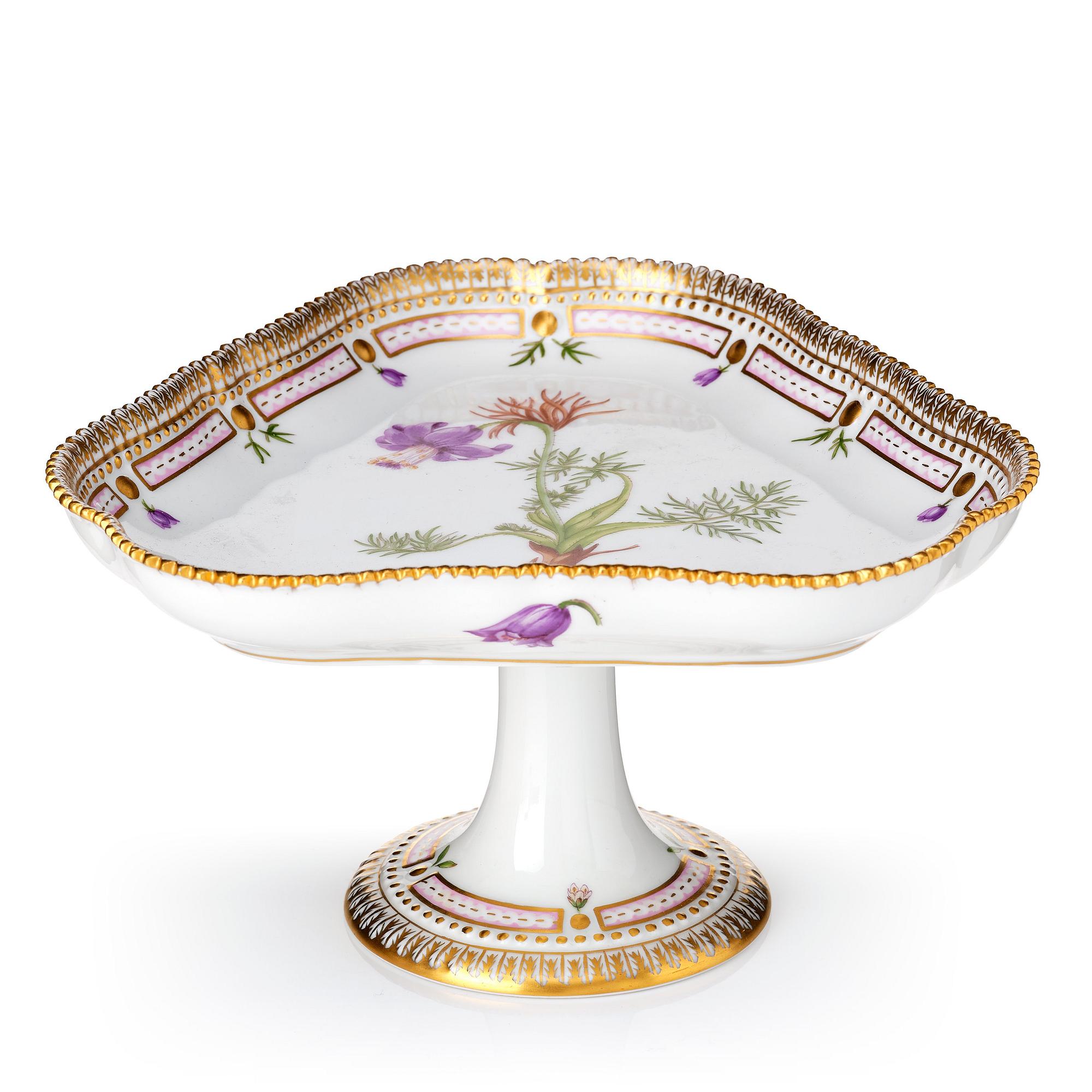 A Royal Copenhagen 'Flora Danica' cakestand, Denmark, 20th Century.