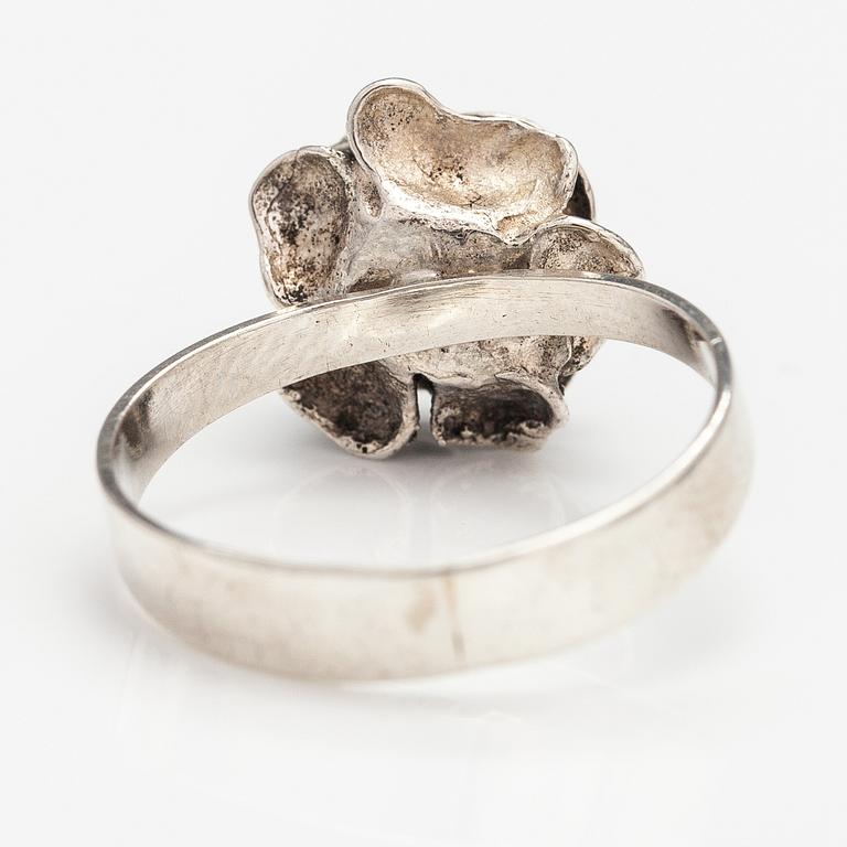 A silver ring and necklace. Martti Viikinniemi, Heinola 1972.
