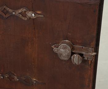 VÄGGSKÅP, barock, 1700-tal.